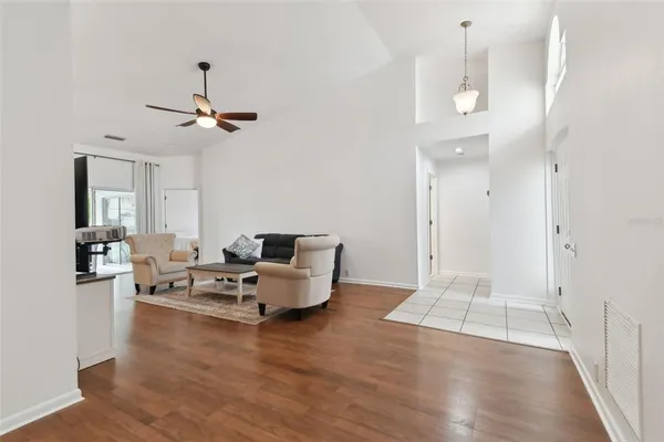$2,400 | 4327 Murfield Drive East, Bradenton, FL 34203