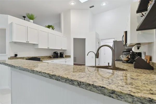 $2,400 | 4327 Murfield Drive East, Bradenton, FL 34203