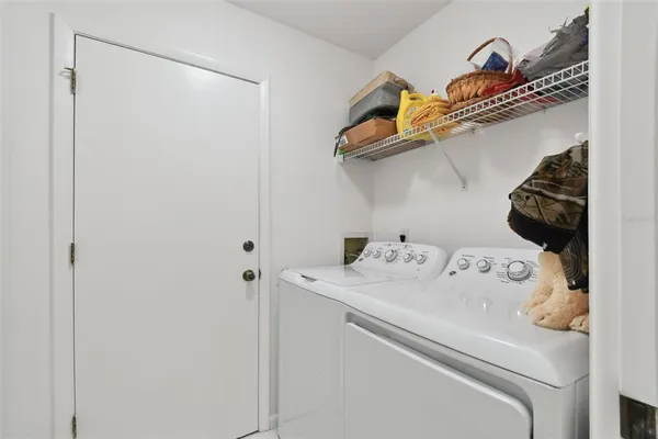 $2,400 | 4327 Murfield Drive East, Bradenton, FL 34203