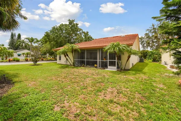 $2,400 | 4327 Murfield Drive East, Bradenton, FL 34203