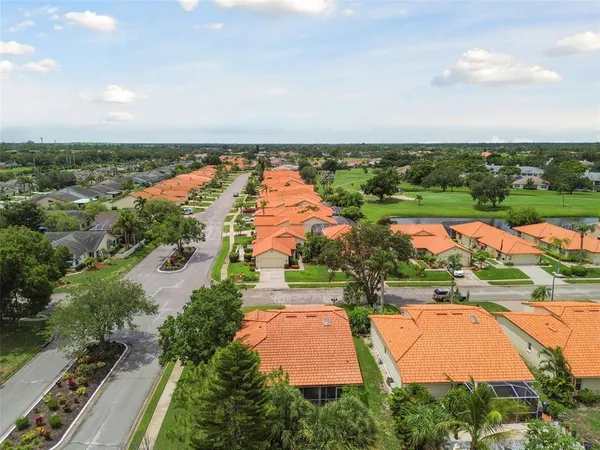 $2,400 | 4327 Murfield Drive East, Bradenton, FL 34203