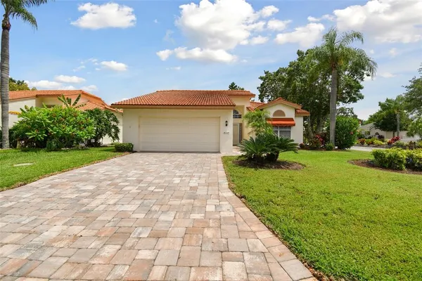 $2,400 | 4327 Murfield Drive East, Bradenton, FL 34203