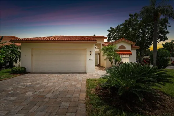 $2,400 | 4327 Murfield Drive East, Bradenton, FL 34203