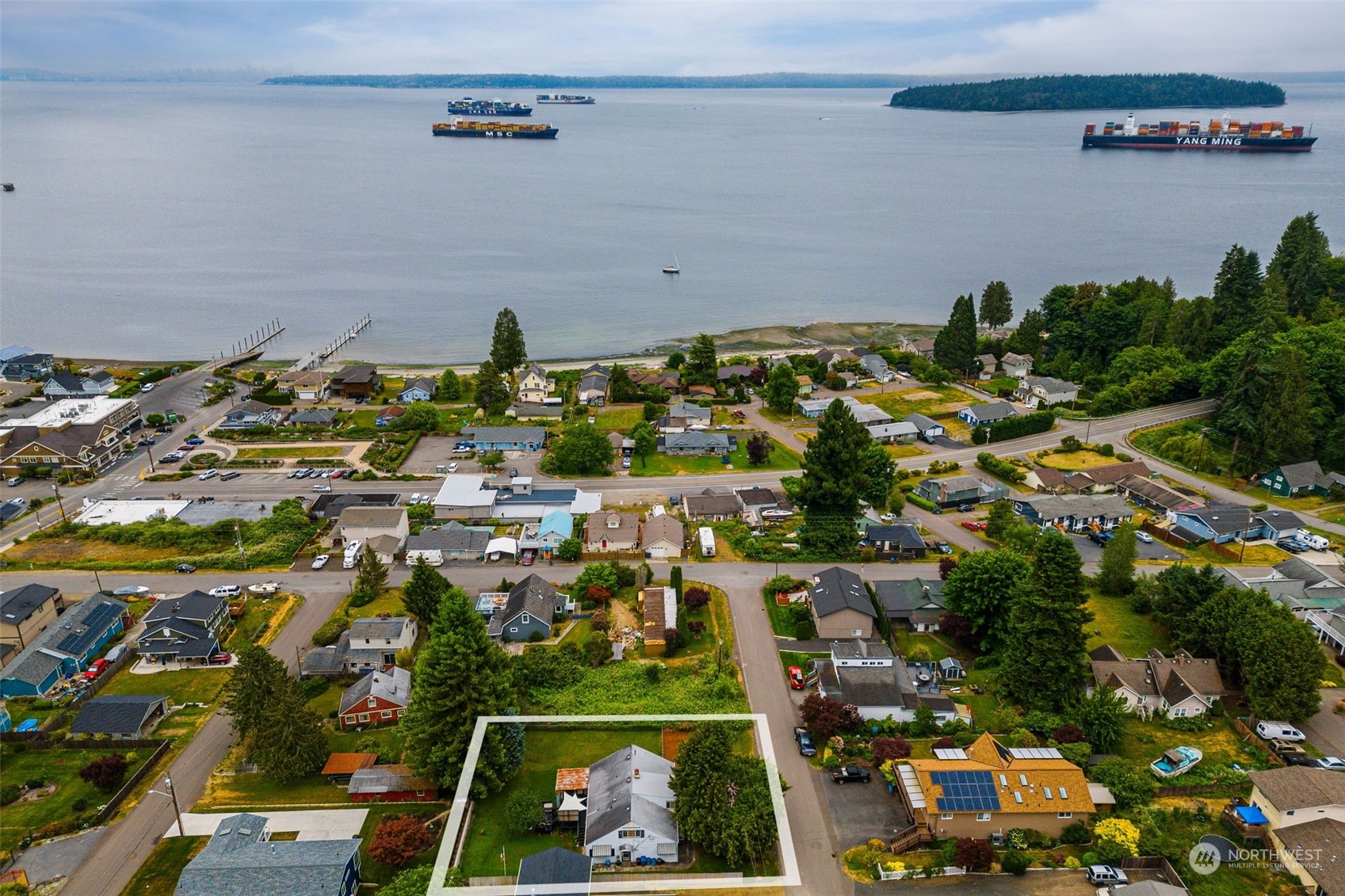 7911 East Maple Street Port Orchard, WA 98366 - Photo 3 of 39 an aerial view of multiple house