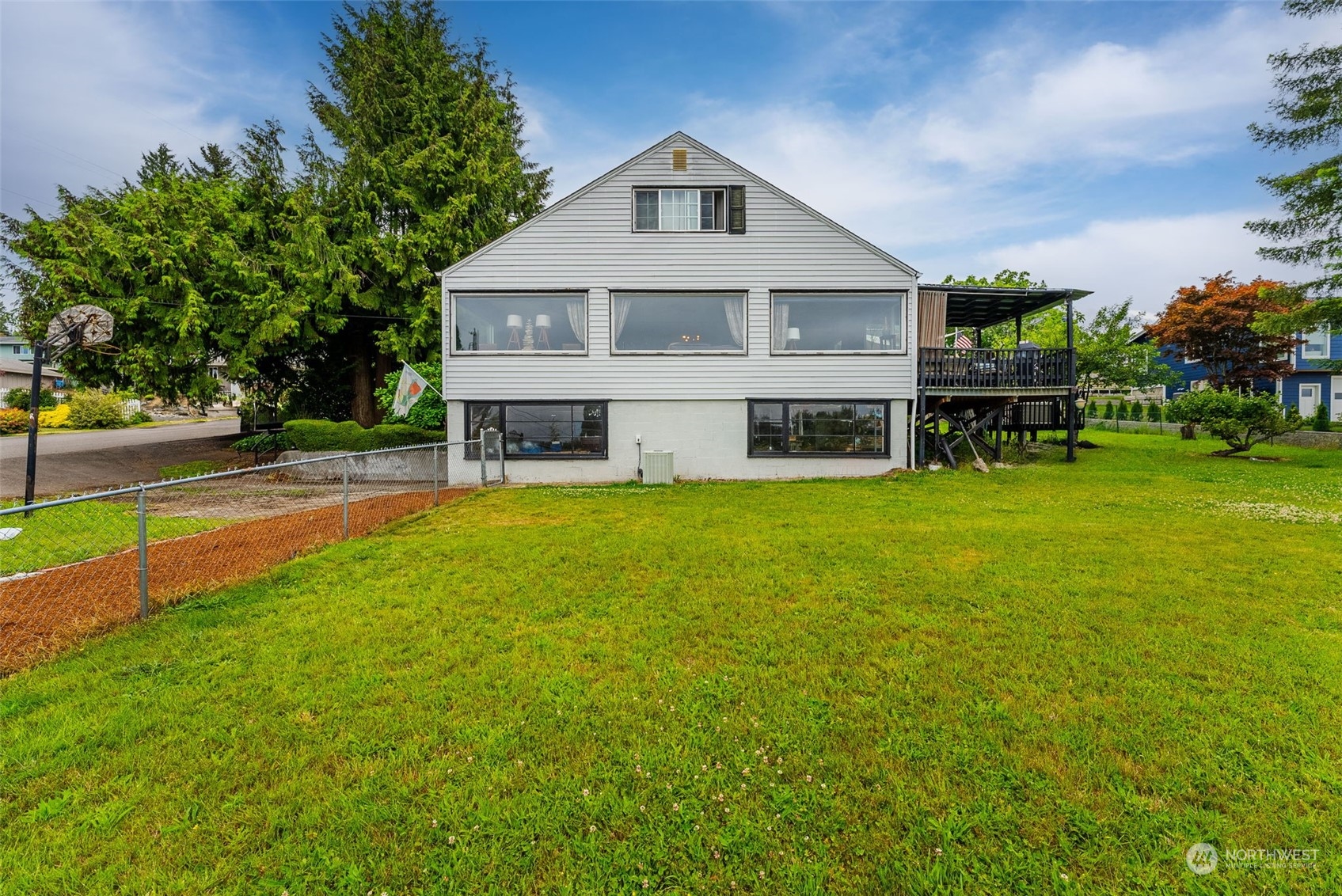 7911 East Maple Street Port Orchard, WA 98366 - Photo 9 of 39 a front view of a house with garden
