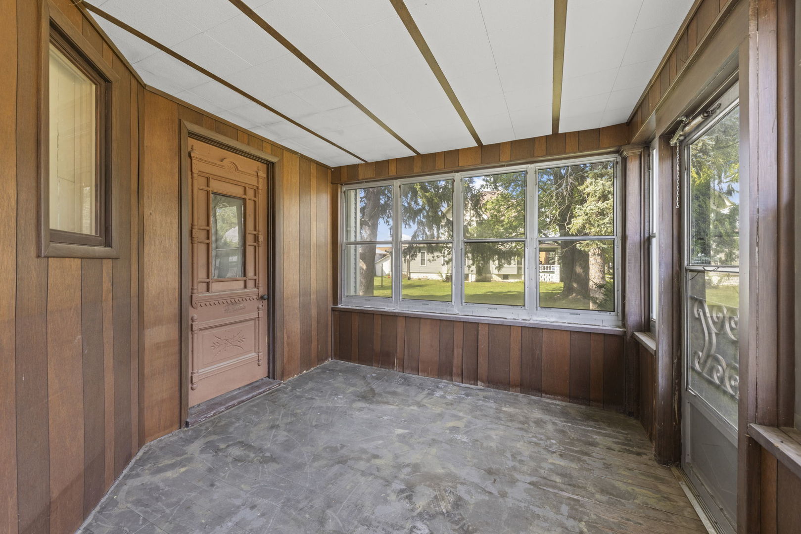 301 North Main Street Herscher, IL 60941 - Photo 3 of 34 a view of hallway with windows