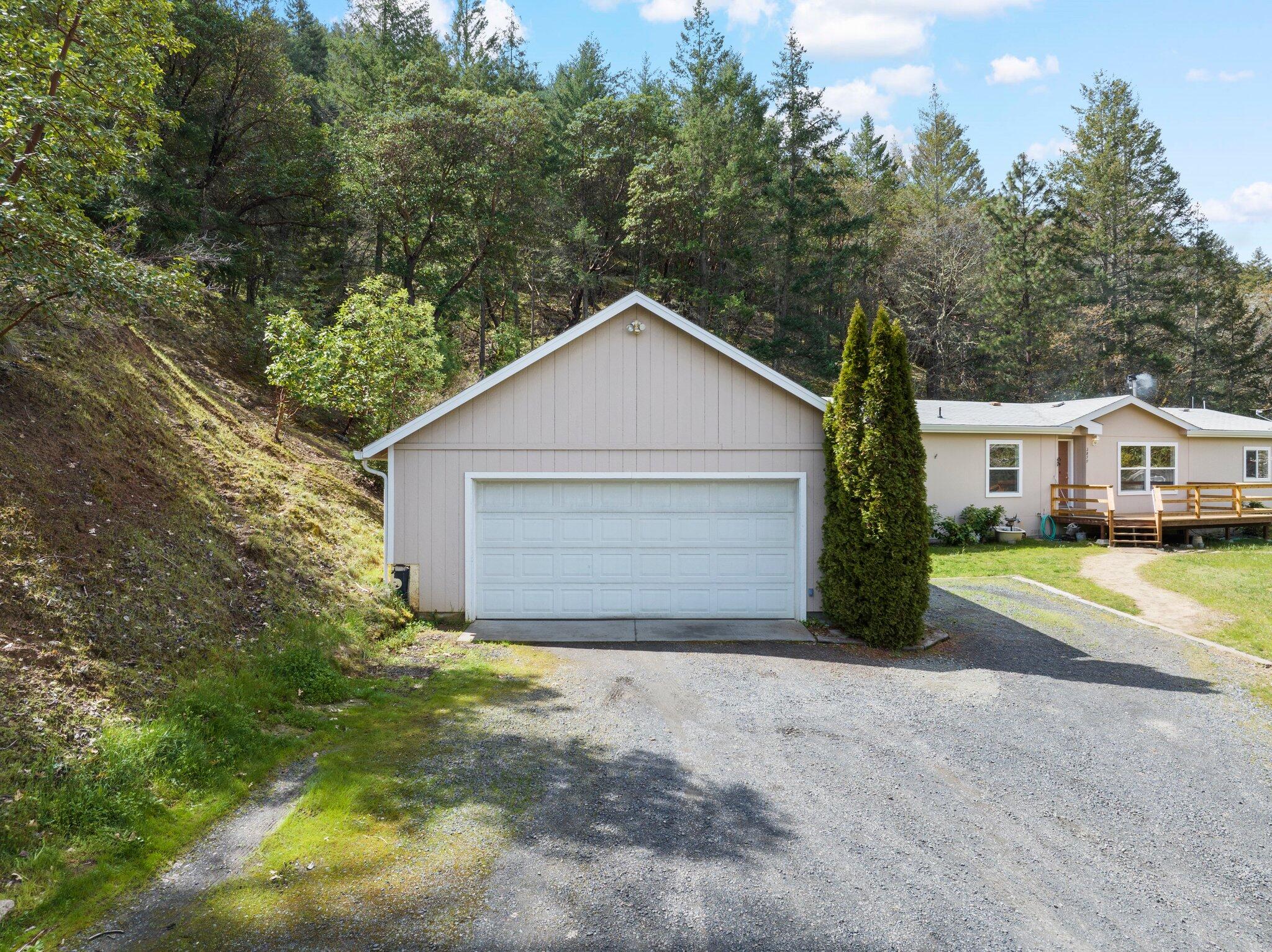 3879 Andrews Road Medford, OR 97501 - Photo 25 of 41 A28