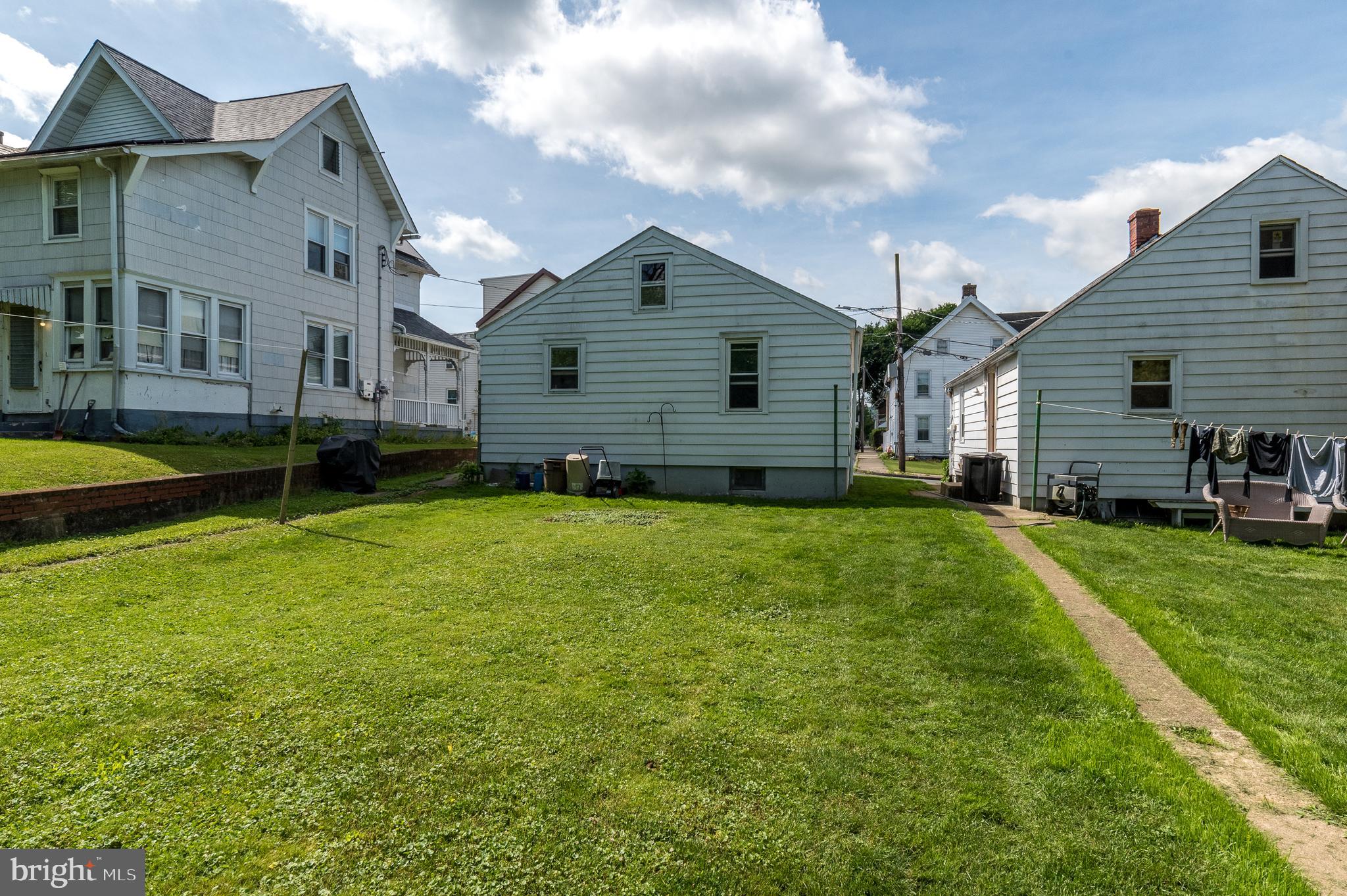 33 Spruce Street Hellertown, PA 18055 - Photo 2 of 9