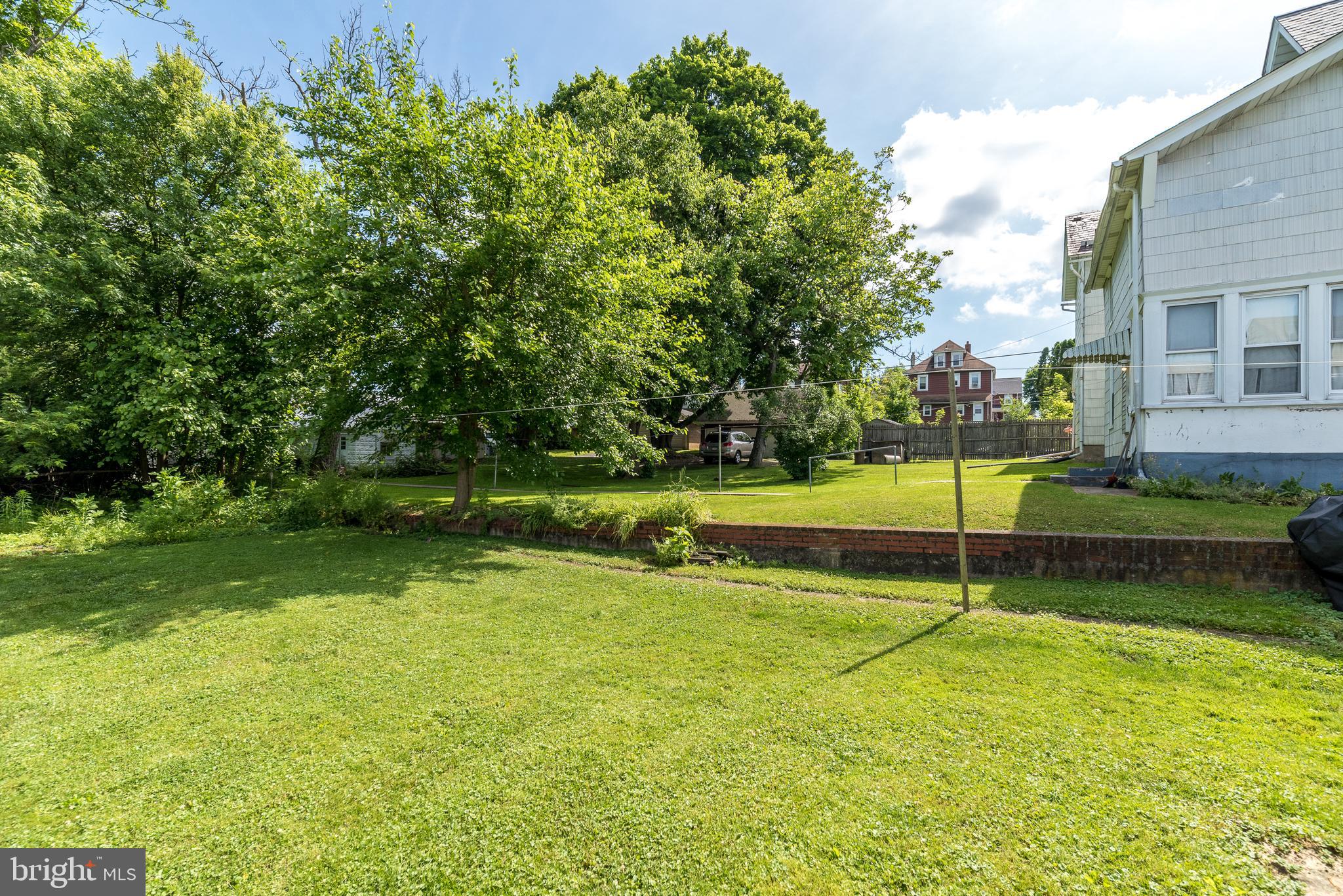 33 Spruce Street Hellertown, PA 18055 - Photo 3 of 9