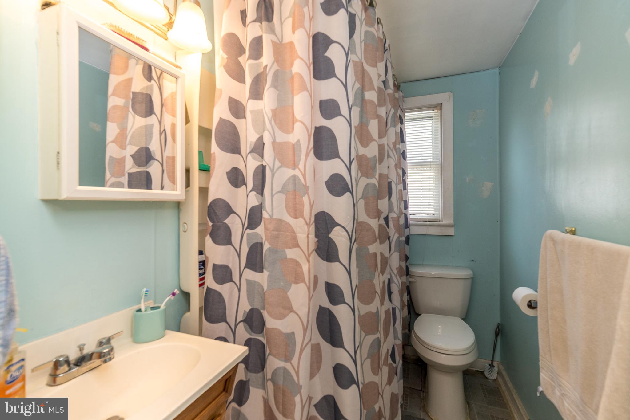 33 Spruce Street Hellertown, PA 18055 - Photo 7 of 9