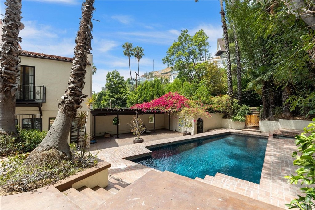 1616 Queens Road, Los Angeles, CA 90069 Compass