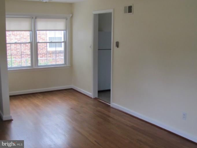 1507 Shenandoah Road Alexandria, VA 22308 - Photo 2 of 10 Living Room