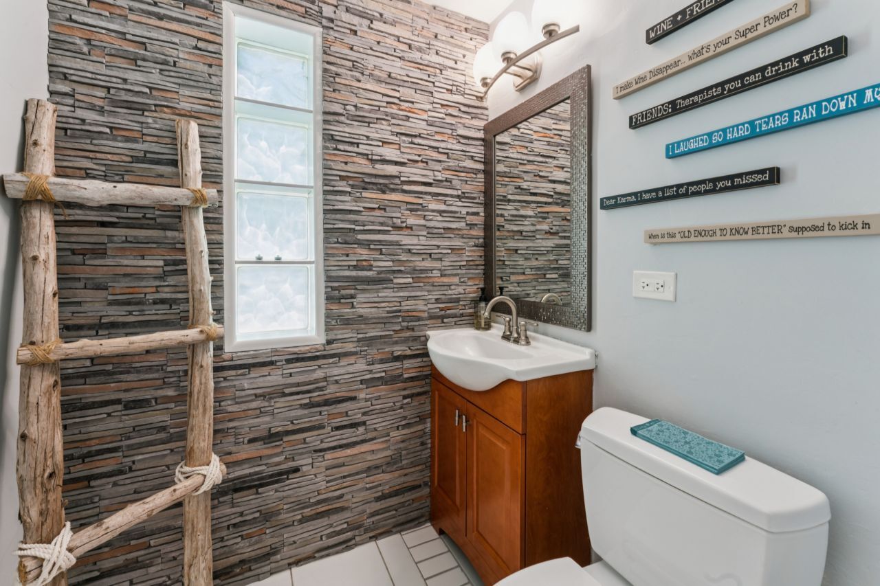328 Windsor Lane Inverness, IL 60010 - Photo 19 of 33 a bathroom with a toilet sink and mirror