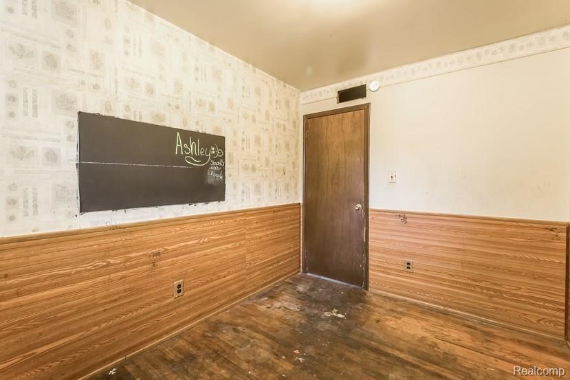 399 Kent Street Carleton, MI 48117 - Photo 17 of 24