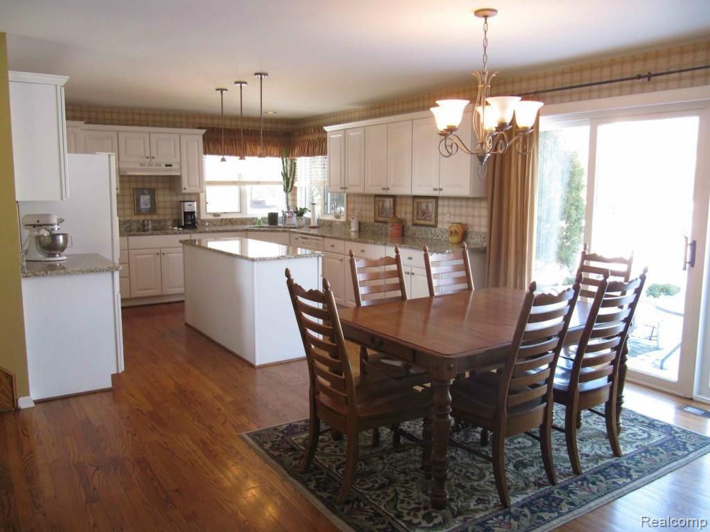 1412 Tulberry Circle Rochester, MI 48306 - Photo 16 of 35 KitchenToNook.jpg