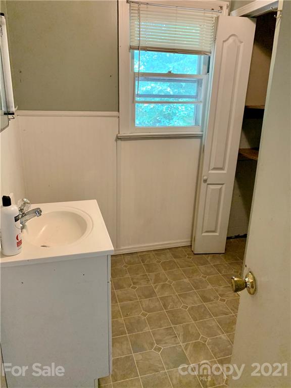 2774 Jamestown Road Morganton, NC 28655 - Photo 11 of 14 Gallery Image 11