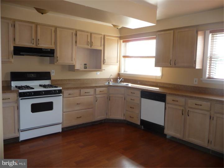 834 Grant Road Folcroft, PA 19032 - Photo 4 of 10 Kitchen