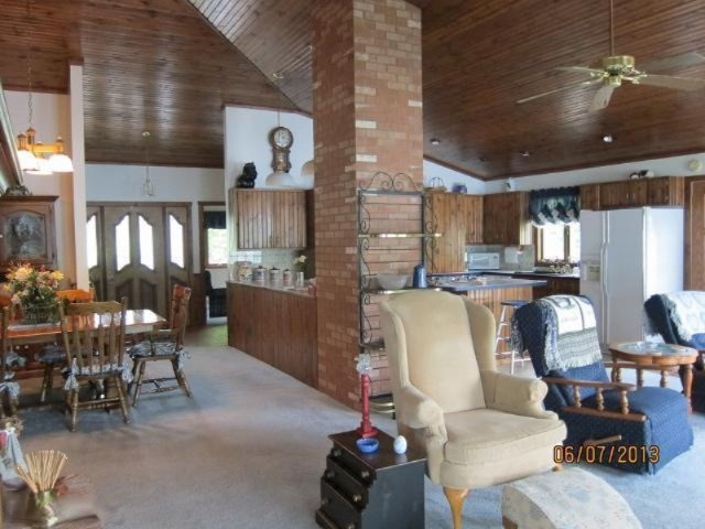 7100 Lake Road Coloma, MI 49038 - Photo 3 of 8 Great room