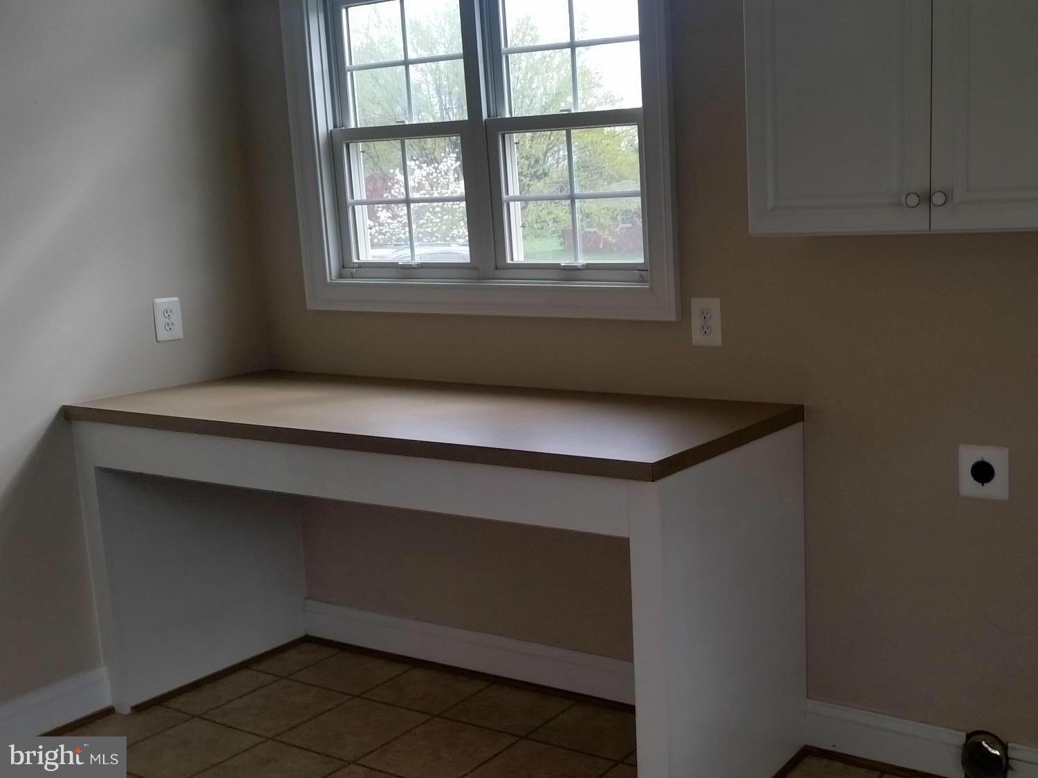 ROOM FOR LAUNDRY FOLDING!!