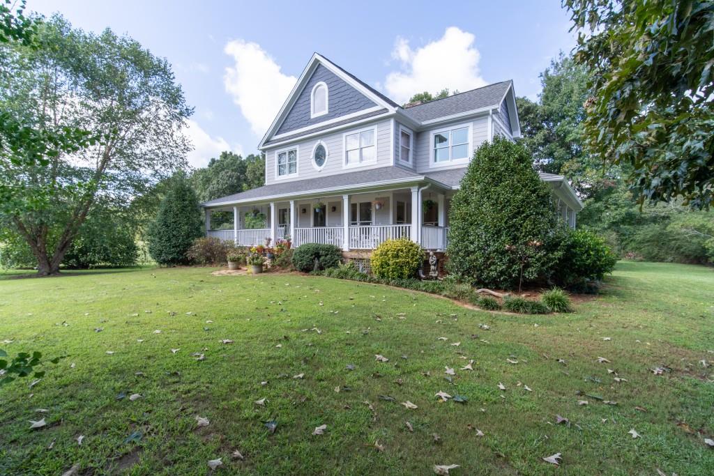 a view of a house with a backyard