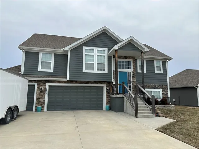 $410,000 | 2805 East Cedar Place, Tonganoxie, KS 66086