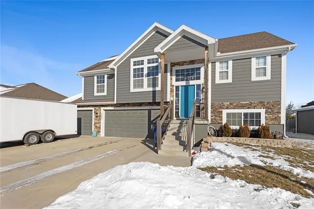 $410,000 | 2805 East Cedar Place, Tonganoxie, KS 66086