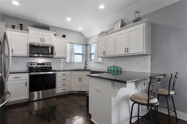 $410,000 | 2805 East Cedar Place, Tonganoxie, KS 66086