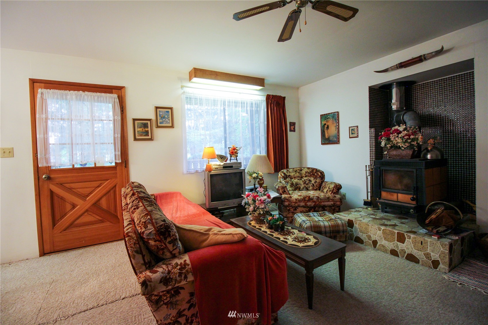 8014 Valley View Road Custer, WA 98240 - Photo 7 of 28 a living room with furniture and a flat screen tv