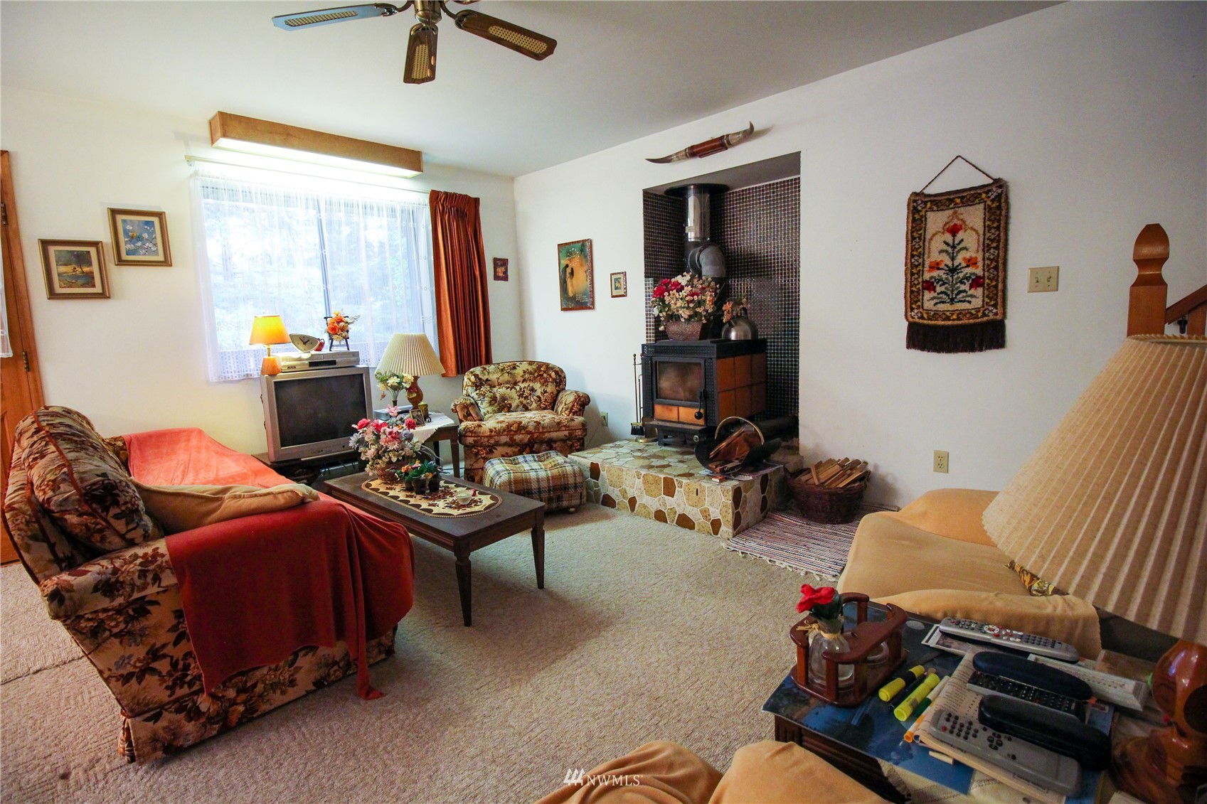 8014 Valley View Road Custer, WA 98240 - Photo 8 of 28 a living room with furniture and a window