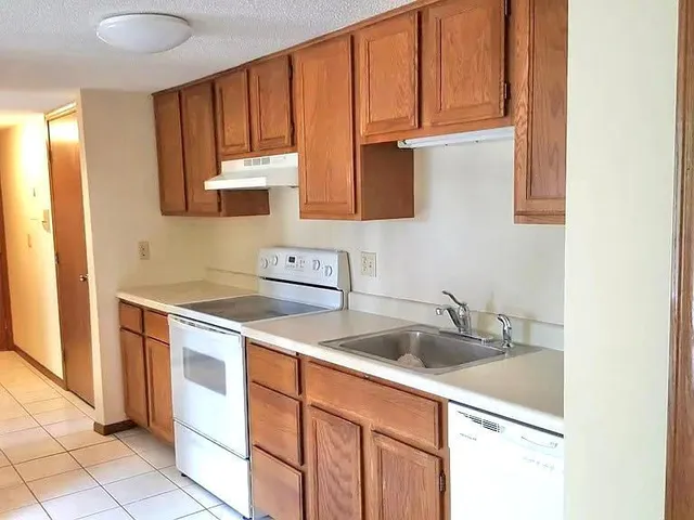 $1,595 | 2463 Cochrane Drive, Unit F, Woodbury, MN 55125