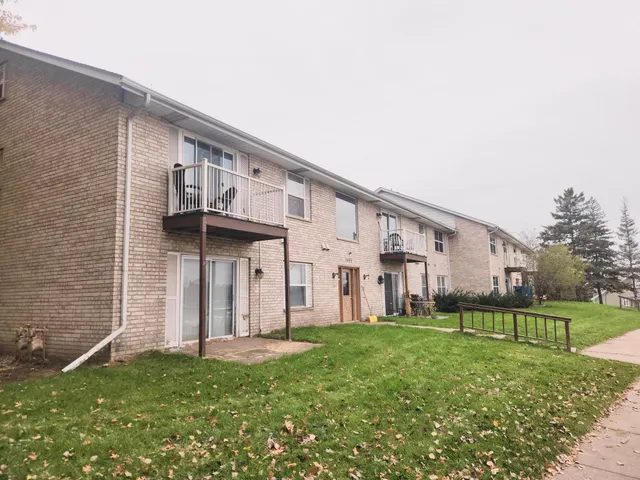 $1,595 | 2463 Cochrane Drive, Unit F, Woodbury, MN 55125