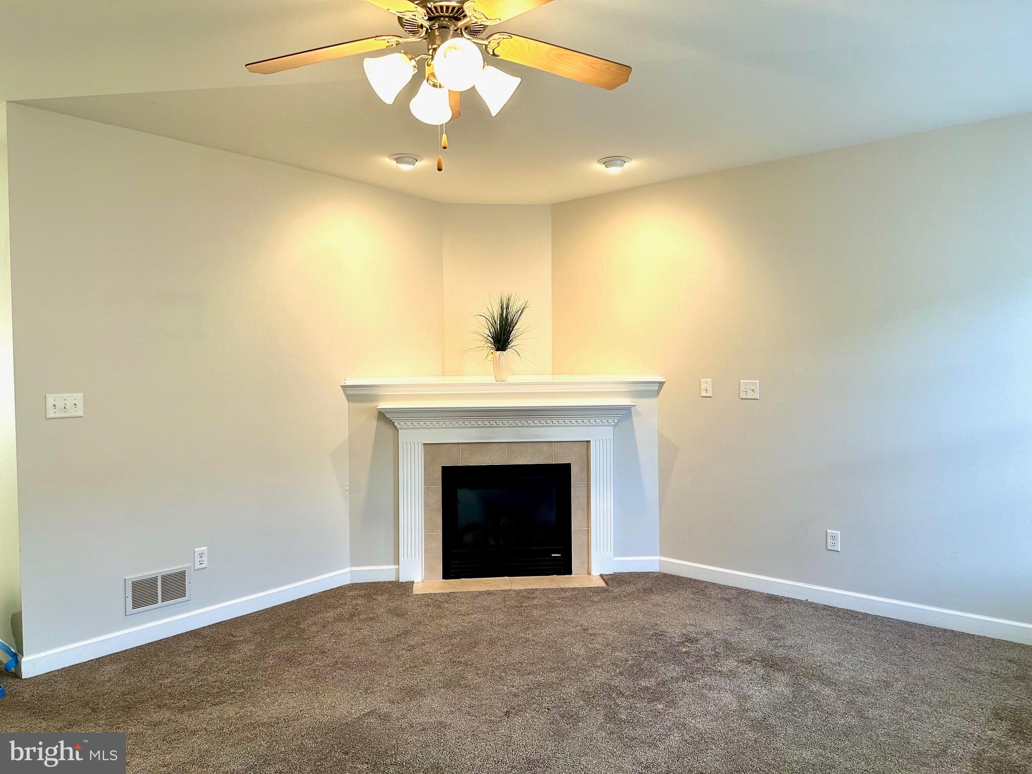 207 Springmont Drive Reading, PA 19610 - Photo 2 of 14