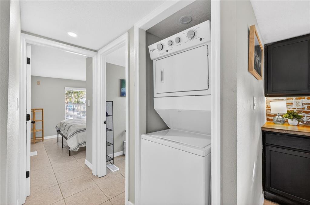 7286 Aberdeen Court Weeki Wachee, FL 34607 - Photo 11 of 37 a utility room with dryer and washer