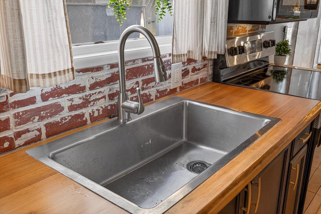 7286 Aberdeen Court Weeki Wachee, FL 34607 - Photo 6 of 37 a close view of sink