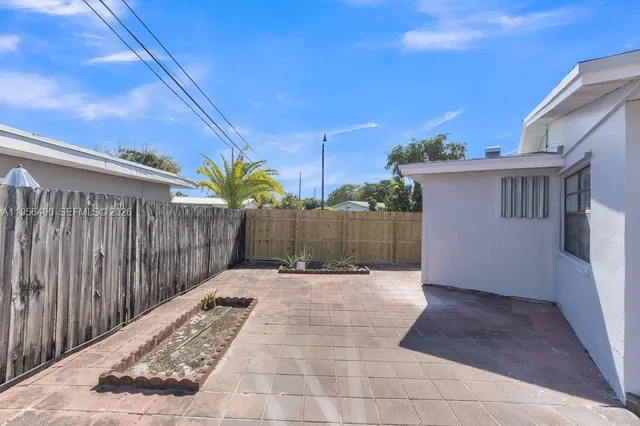 $3,500 | 1101 Northeast 24th Court, Pompano Beach, FL 33064