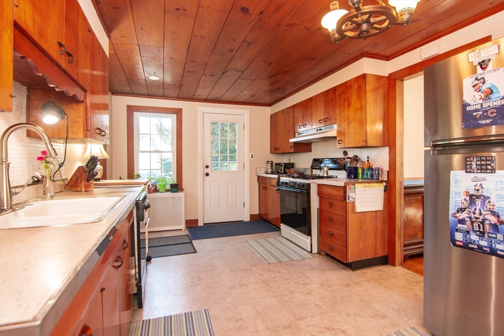 81 Prentice Street Waltham, MA 02451 - Photo 11 of 26