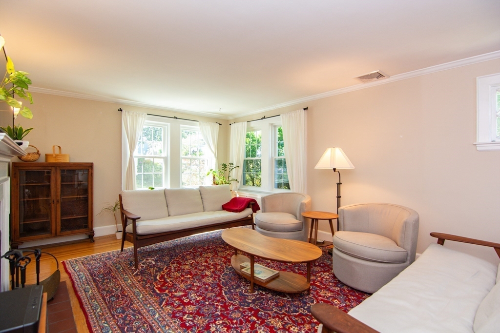 81 Prentice Street Waltham, MA 02451 - Photo 5 of 26