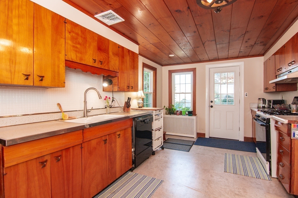 81 Prentice Street Waltham, MA 02451 - Photo 10 of 26