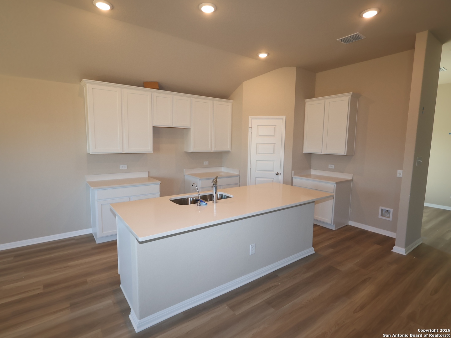 8708 Rucker Pond Trail San Antonio, TX 78252 - Photo 6 of 32