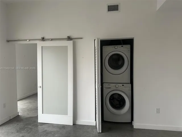 $2,200 | 151 Southeast 1st Street, Unit 1006, Miami, FL 33131