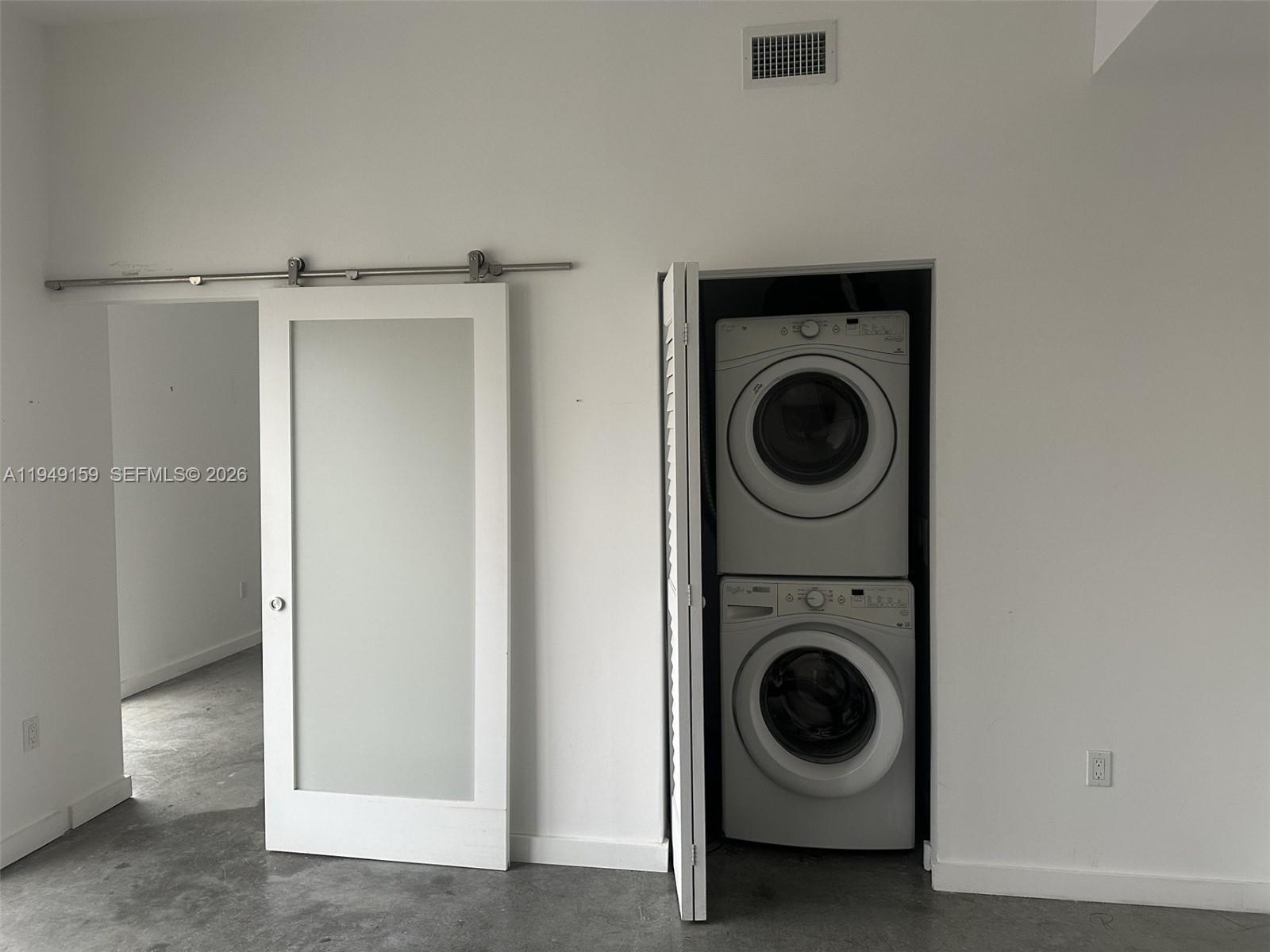 151 Southeast 1st Street, Unit 1006 Miami, FL 33131 - Photo 3 of 4