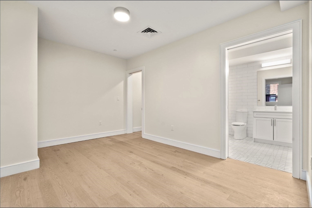 301 Border Street, Unit 402 Boston, MA 02128 - Photo 18 of 31