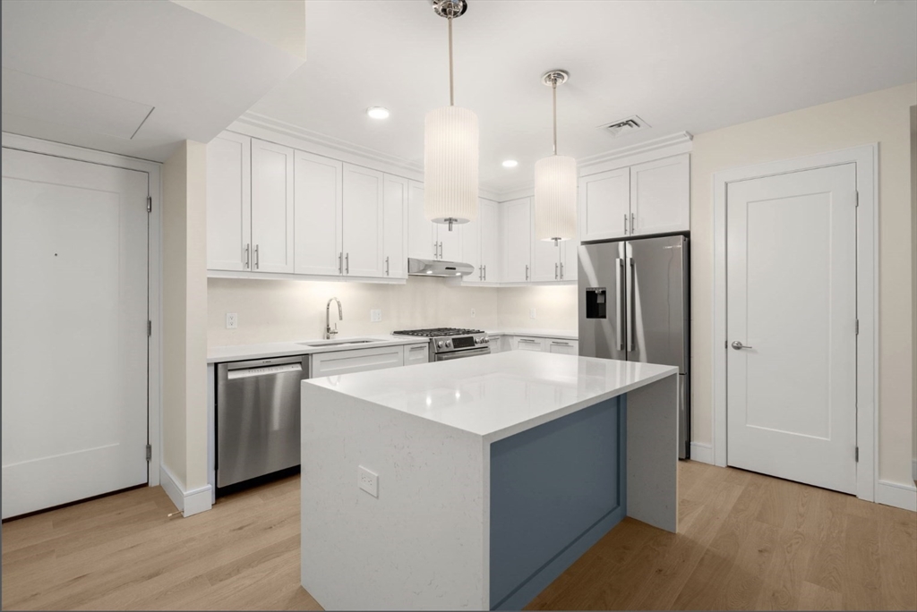 301 Border Street, Unit 402 Boston, MA 02128 - Photo 4 of 31