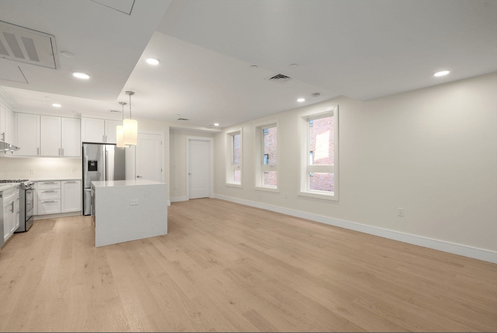 301 Border Street, Unit 402 Boston, MA 02128 - Photo 7 of 31