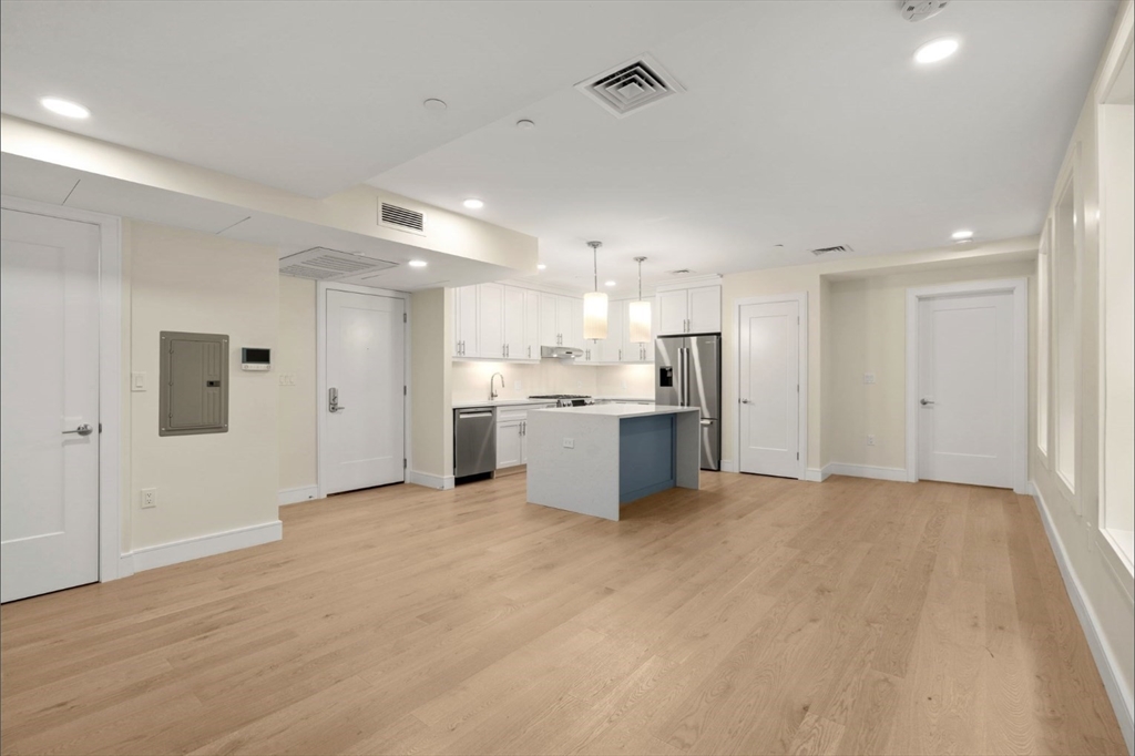 301 Border Street, Unit 402 Boston, MA 02128 - Photo 8 of 31