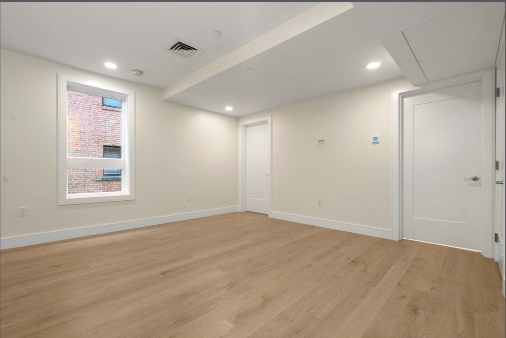 301 Border Street, Unit 402 Boston, MA 02128 - Photo 10 of 31