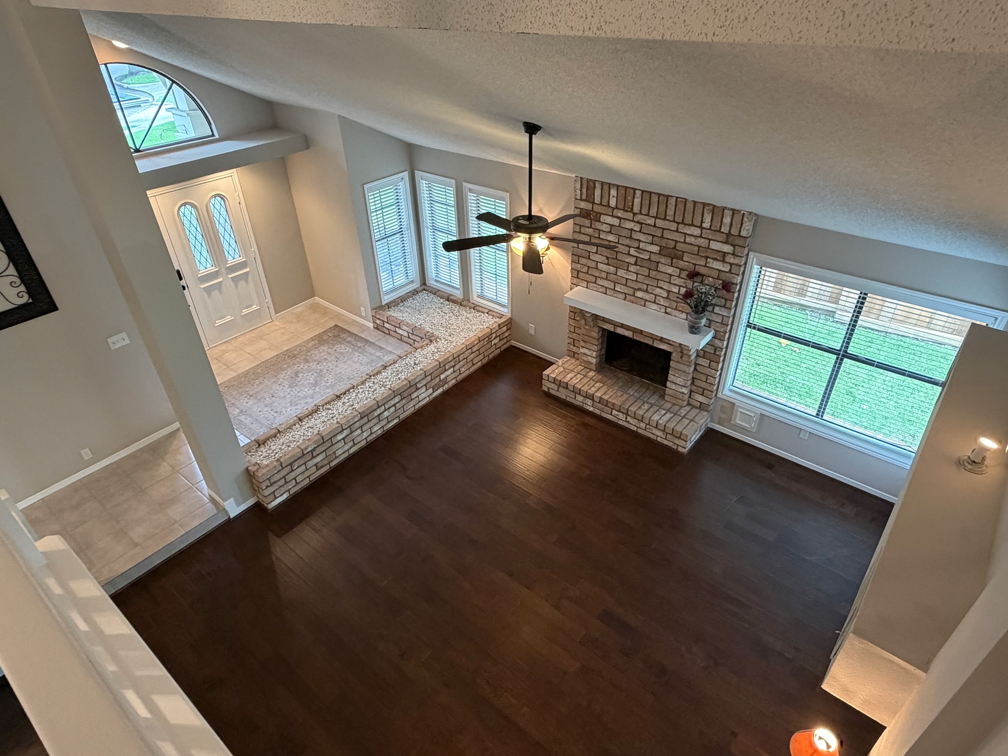 2326 Streamcrest Lane Sugar Land, TX 77479 - Photo 5 of 42 Two wood burning fireplaces with gas logs installed.