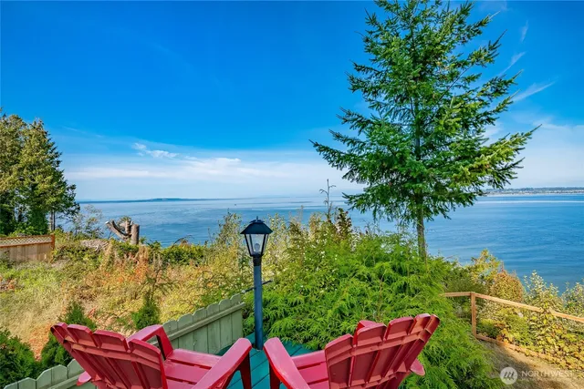 $925,000 | 6887 Holeman Avenue, Blaine, WA 98230