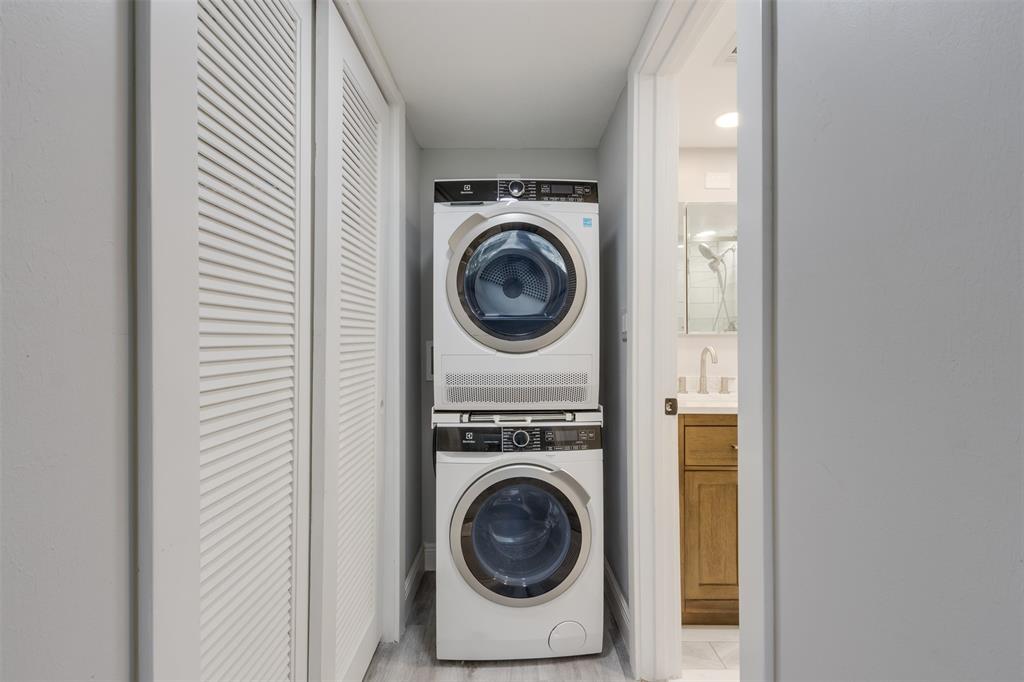 9856 Marina Boulevard, Unit 1314 Boca Raton, FL 33428 - Photo 33 of 43 a utility room with dryer and washer