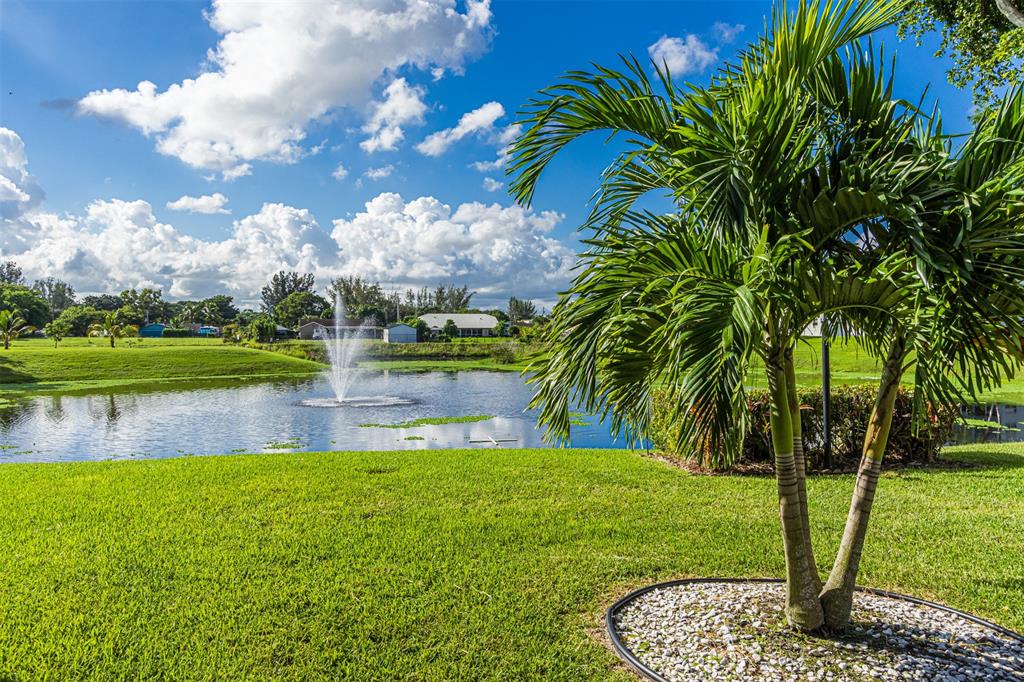 9856 Marina Boulevard, Unit 1314 Boca Raton, FL 33428 - Photo 43 of 43 a backyard of a house with lots of green space
